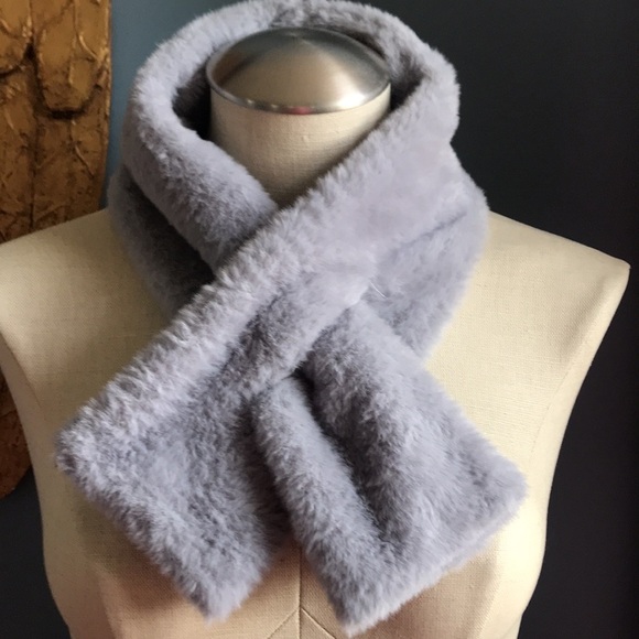 NWT Gray faux fur elegant winter scarf monochromatic quiet luxury old money OS - Picture 8 of 9